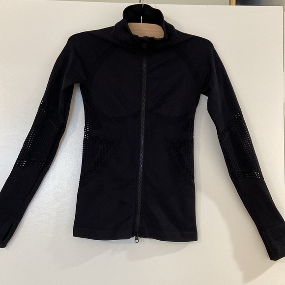 Fabletics Black Mesh Design Fitted Jacket w/ thumb holes (XS) - Picture 3 of 10